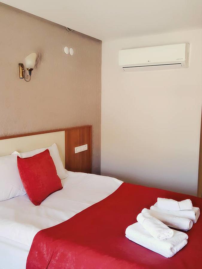 Deniz Hotel Yenifoca Exterior foto