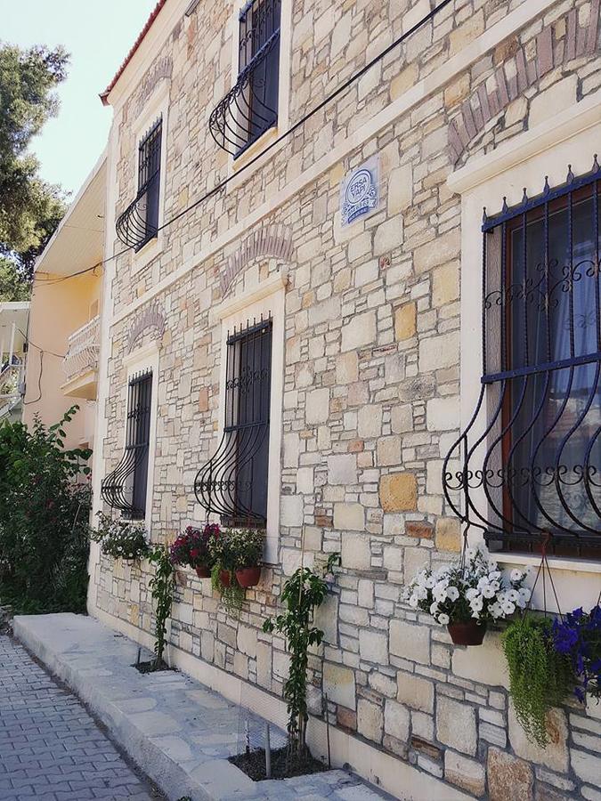 Deniz Hotel Yenifoca Exterior foto